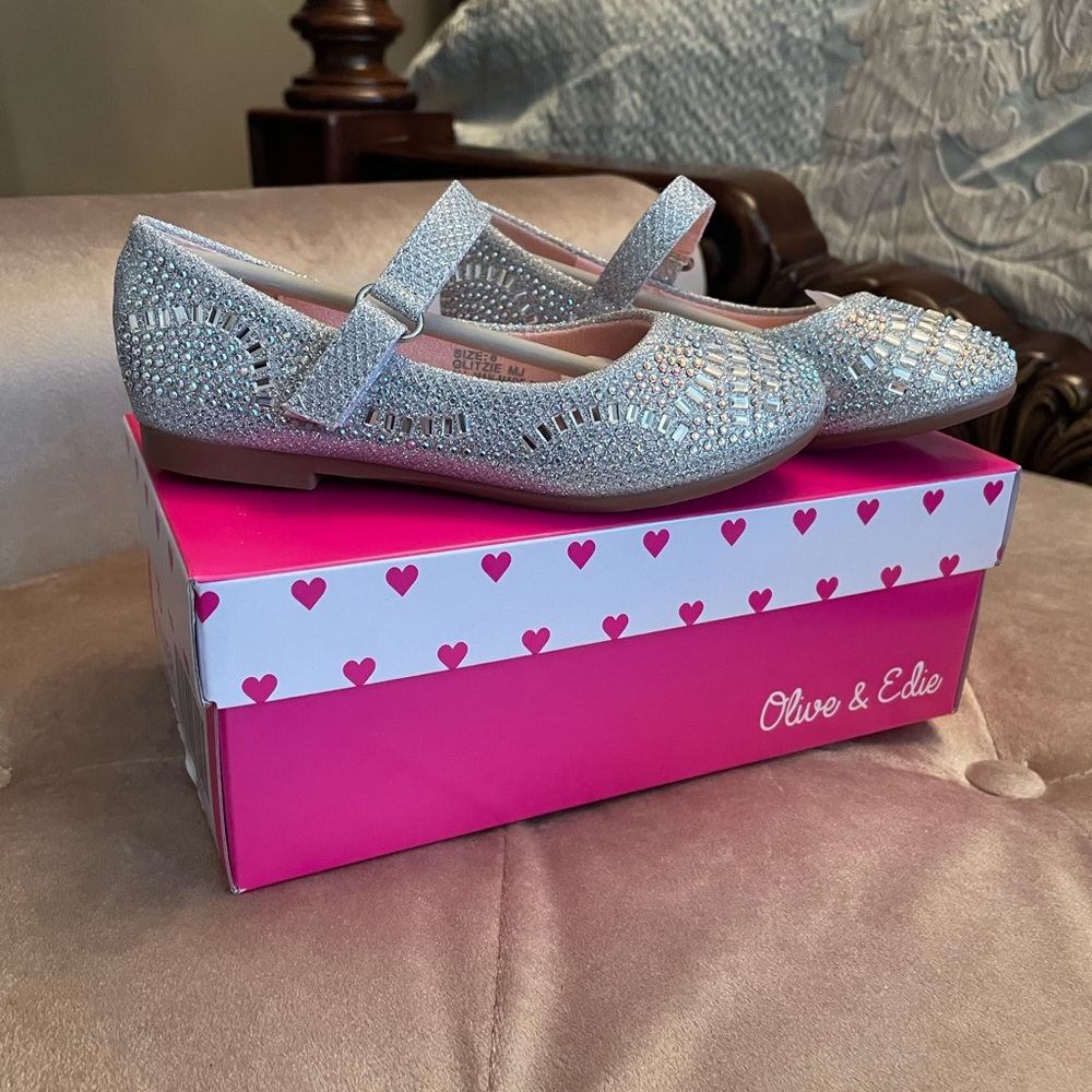 Brand New in box size 8 girls sparkly gemstones ballet flats